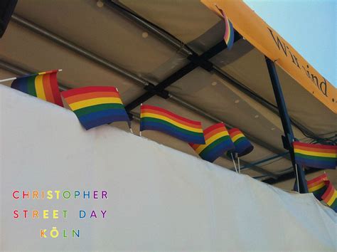 regenbogenflaggen zum christopher street day